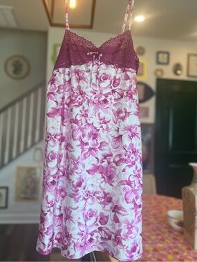 Morgan Taylor Pink & White Floral Lace-Trim Satin Chemise